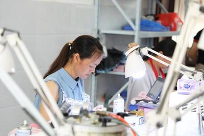 小车间撬动大民生 黔西52个扶贫车间助力1800余名群众“家门口”就业增收
